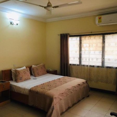 Room In Bb - Double Room With Garden View Accra Exterior foto