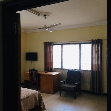 Room In Bb - Double Room With Garden View Accra Exterior foto