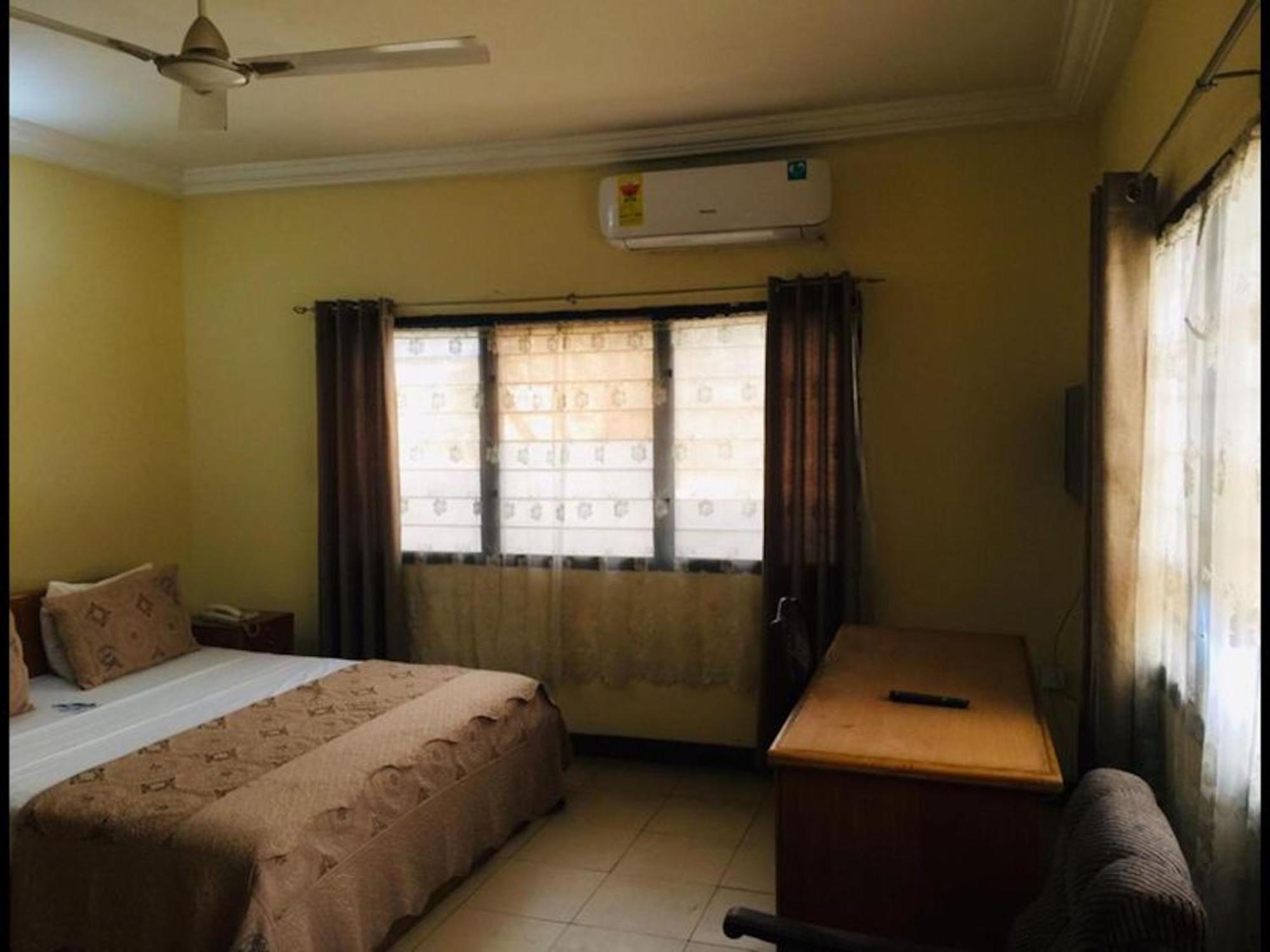 Room In Bb - Double Room With Garden View Accra Exterior foto