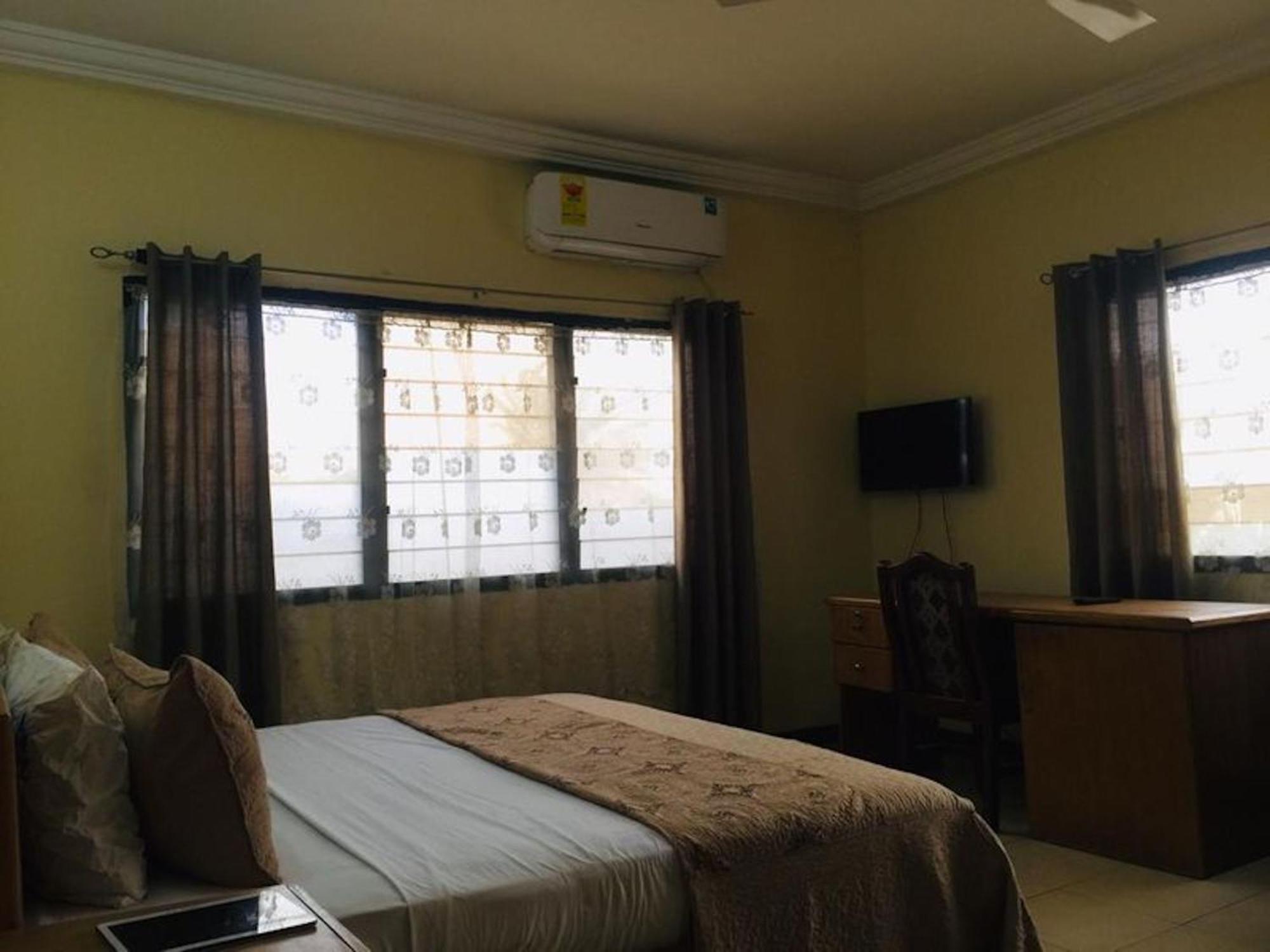 Room In Bb - Double Room With Garden View Accra Exterior foto